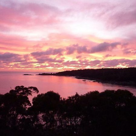 The Loft @ Bay Of Fires Seascape Apartment Binalong Bay ภายนอก รูปภาพ
